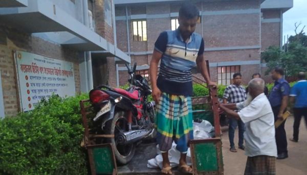 মসজিদ থেকে ফেরার পথে প্রাণ গেল বাবা-ছেলের
