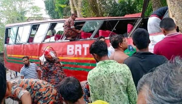 ঝালকাঠিতে বিআরটিসি’র বাস নিয়ন্ত্রণ হারিয়ে নিহত ২