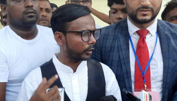 প্রার্থী হয়েও ভোট দিতে পারলেন না হিরো আলম
