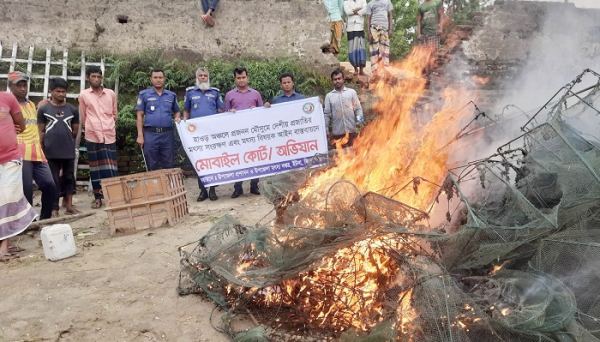ইটনায় বিপুল পরিমাণ অবৈধ জাল জব্দ, আগুনে পুড়িয়ে ধ্বংস
