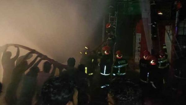 মধ্যরাতে ওয়ারীতে আগ্নিকাণ্ড