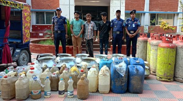 করিমগঞ্জে ১ হাজার লিটার চোলাই মদসহ আটক ৩