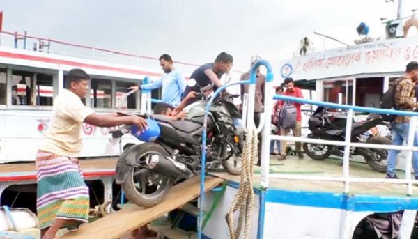 লঞ্চে মোটরসাইকেল পারাপারে থাকছে না নিষেধাজ্ঞা
