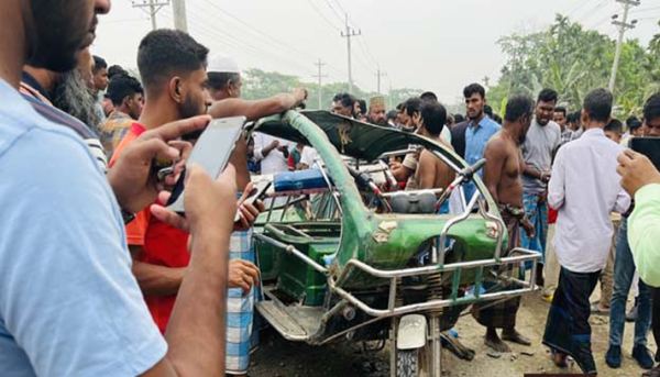 ভোলায় বাসের ধাক্কায় কলেজছাত্রীসহ নিহত ৩