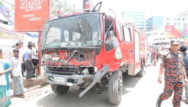 নারায়নগঞ্জে ফায়ার সার্ভিসের গাড়ি দুর্ঘটনায় নিহত ৩
