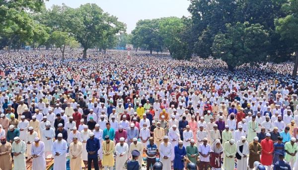 শোলাকিয়ায় বৃহৎ ঈদ জামাত, পাঁচ লক্ষাধিক মুসল্লির নামাজ আদায়