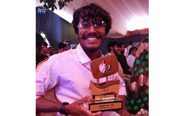 বেস্ট রাইজিং স্টার অ্যাওয়ার্ড পেলেন কিশোরগঞ্জের সেন্টু