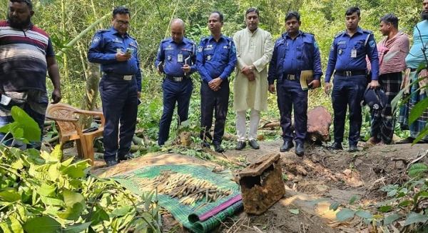 ফরিদপুরে বাঁশ বাগান থেকে ৩৪০টি গুলি উদ্ধার