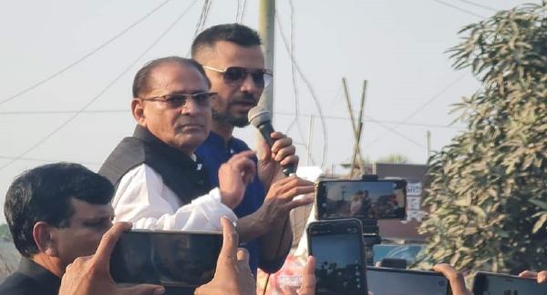 নৌকার নির্বাচনী প্রচারনায় মাশরাফি ও আব্দুর রহমান একই মঞ্চে