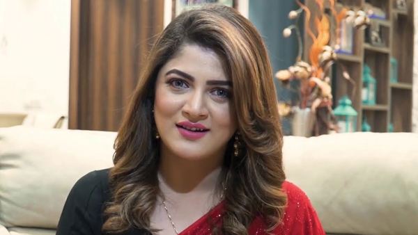 মেকআপ ছাড়া ছবি পোস্ট, পেত্নী বলে কটাক্ষের শিকার শ্রাবন্তী