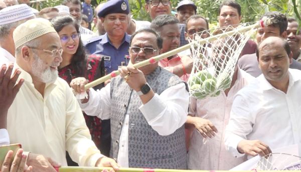 কৃষকের কষ্ট কেউ বুঝতে চায় না : খাদ্যমন্ত্রী