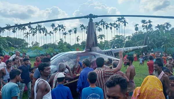 হোসেনপুরে হেলিকপ্টারে বিয়ে করতে এসে ভুল ঠিকানায় বর!
