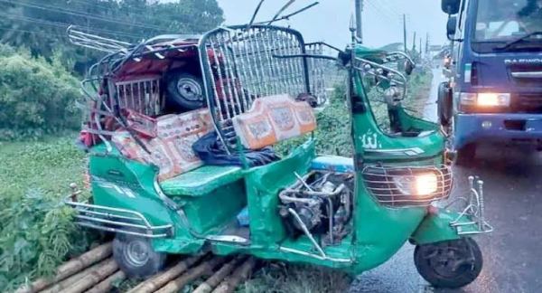 ফরিদপুরে অটোরিকশা উল্টে দুই পুলিশ সদস্য নিহত