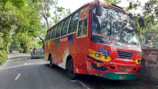 কুমিল্লায় বাসচাপায় ভাইবোনসহ প্রাণ গেল তিনজনের