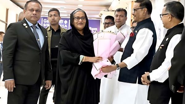 দেশে ফিরলেন প্রধানমন্ত্রী