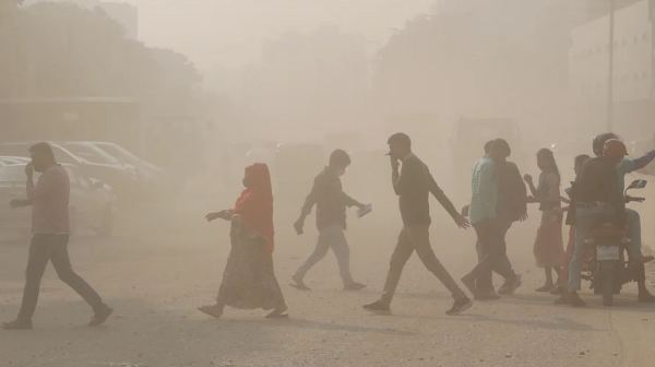দূষিত শহরের তালিকায় শীর্ষে ঢাকা