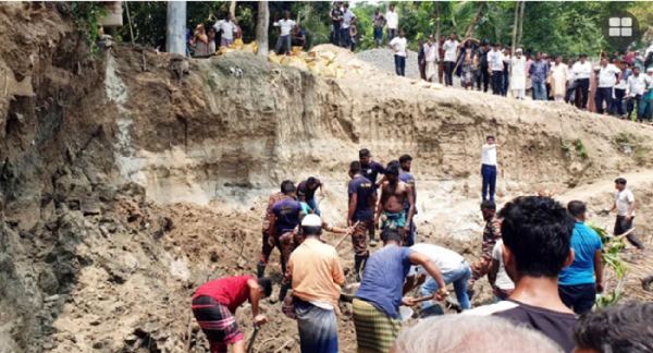 ফরিদপুরে নির্মাণাধীন সেতুর মাটি ধসে ৩ শ্রমিকের মৃত্যু