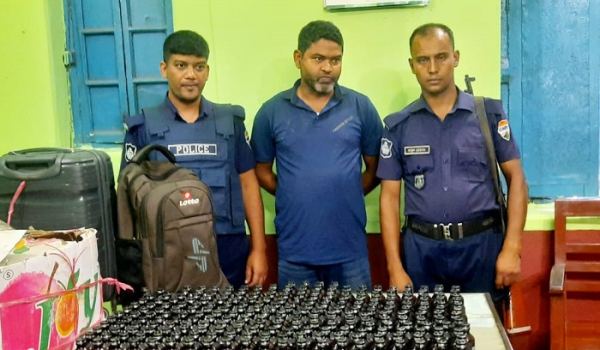সান্তাহারে ট্রেনযাত্রীর ব্যাগ থেকে ২৫৬ বোতল ফেনন্সিডিল উদ্ধার