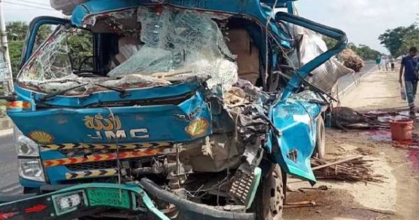 ভালুকায় ট্রাকে পিকআপের ধাক্কা, গরু ব্যবসায়ী নিহত