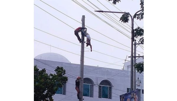 হোসেনপুরে খুঁটিতে লাইনম্যানের মরদেহ, বিদ্যুৎ অফিসে হামলা