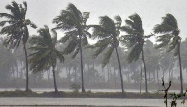 বজ্রসহ বৃষ্টির সম্ভাবনা, নদীবন্দরে সতর্কতা