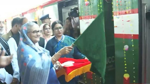 সমুদ্রের শহরে ট্রেন ছাড়ল প্রধানমন্ত্রীর হুইসেলে