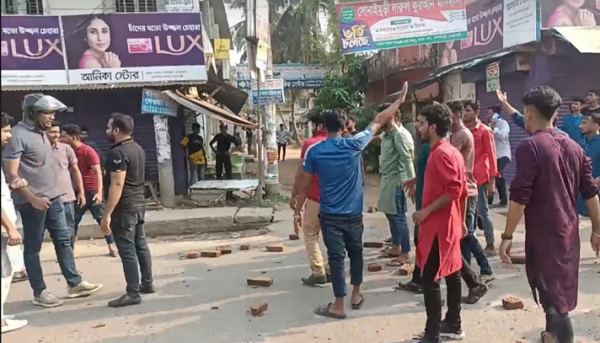 নোয়াখালীতে ছাত্রলীগের দুই পক্ষের পাল্টাপাল্টি ধাওয়া, ভাঙচুর