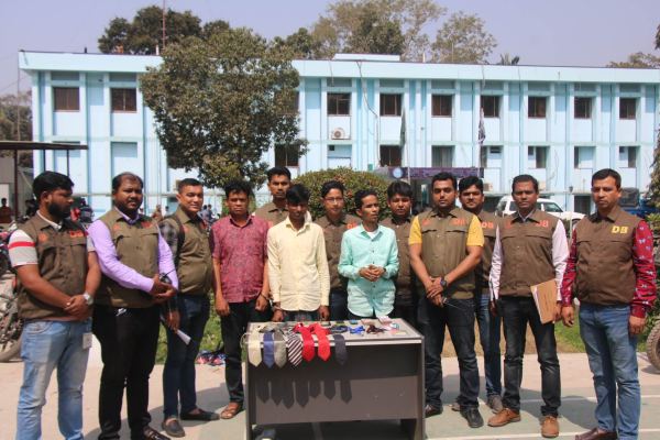 পুলিশ নিয়োগে ‘কুমিল্লার এসপি’ পরিচয়ে প্রতারণা; গ্রেপ্তার ৩