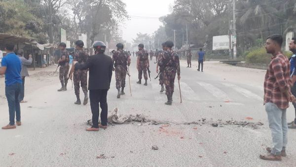 পঞ্চগড়ে পুলিশ-মুসল্লি সংঘর্ষ, বাড়িঘরে আগুন