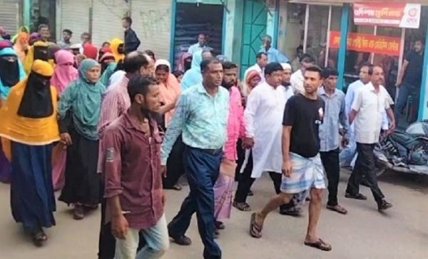 কটিয়াদীতে ইউপি চেয়ারম্যানের উপর সন্ত্রাসী হামলা, প্রতিবাদে বিক্ষোভ