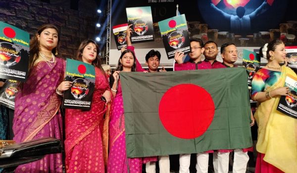 আন্তর্জাতিক ঢোল উৎসবে ভিনদেশী লাখো দর্শকের মন জয় করল বাংলাদেশ
