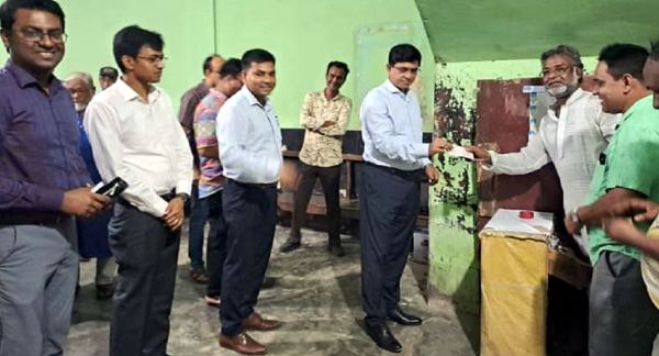 মুজিব দেখতে ৩০০ কর্মকর্তা নিয়ে সিনেমা হলে ফরিদপুরের ডিসি
