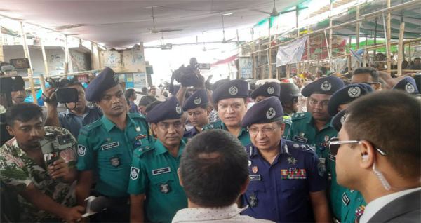ঈদযাত্রা স্বস্তিদায়ক করতে সড়কে ২৪ ঘণ্টা সক্রিয় থাকবে পুলিশ