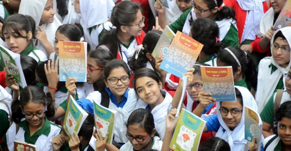 বিনামূল্যে নতুন বই পাচ্ছে প্রায় ৪ কোটি শিক্ষার্থী