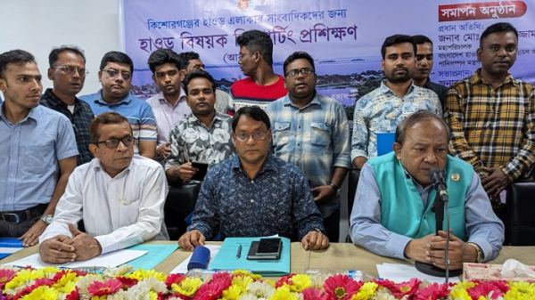 জীববৈচিত্র্য রক্ষা করে হাওড়ে পর্যটন বিকাশ সম্ভব : আখতারুজ্জামান