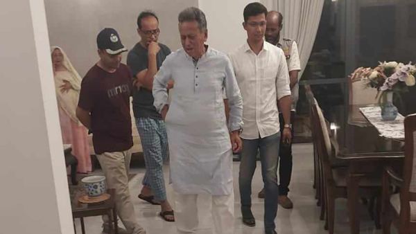 আমির খসরু মাহমুদ চৌধুরী আটক