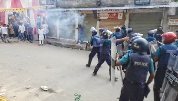 খুলনায় পুলিশের সঙ্গে বিএনপি নেতাকর্মীদের সংঘর্ষ