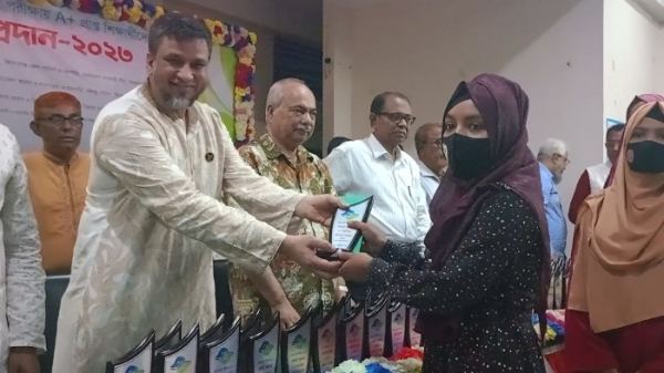 করিমগঞ্জে ১০০ শিক্ষার্থী পেল মেধা বৃত্তি