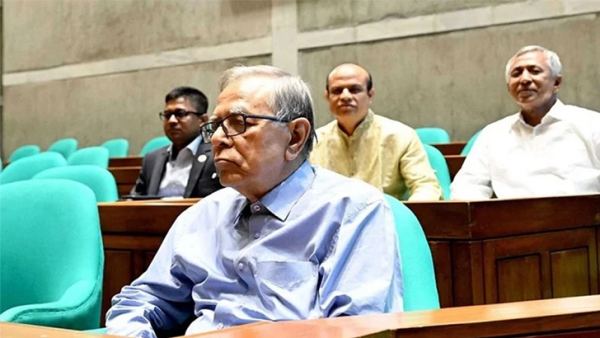 গ্যালারি থেকে অধিবেশন পর্যবেক্ষণ করলেন সাবেক রাষ্ট্রপতি আবদুল হামিদ