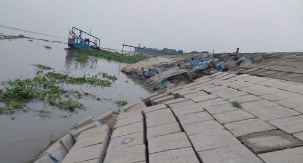 চরভদ্রাসনে পদ্মার তীর রক্ষা বাঁধে ধস