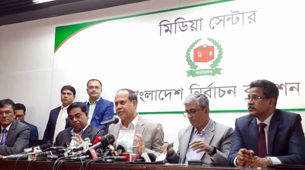 নির্বাচন পেছানোর কোনো সিদ্ধান্ত হয়নি : সিইসি