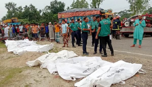 সিলেটে ট্রাক-পিকআপ সংঘর্ষে নিহত ১৪