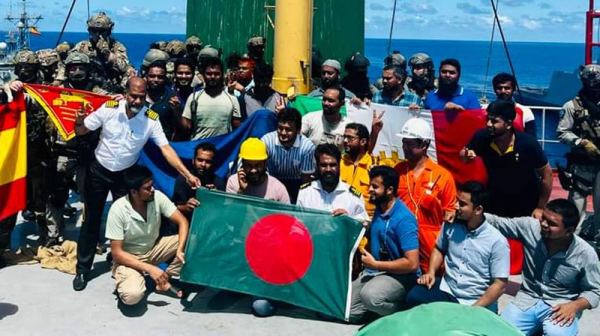 এমভি আবদুল্লাহ: ২১ নাবিক ফিরবেন জাহাজে, বাকি ২ জন বিমানে