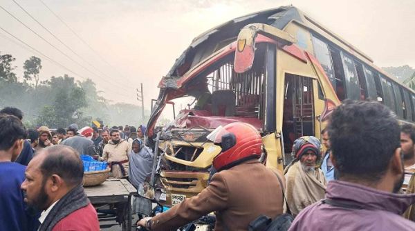 ফরিদপুরে দুই বাসের মুখোমুখি সংঘর্ষে আহত ১০