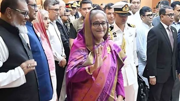 ব্যাংকক পৌঁছেছেন প্রধানমন্ত্রী
