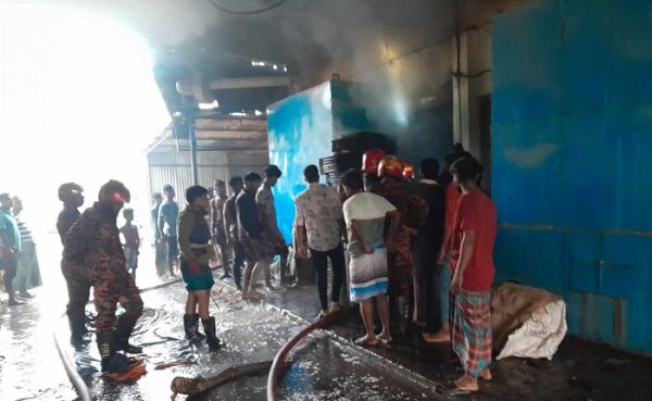 ভৈরবে নূরানী কয়েল ফ্যাক্টরীতে আগুনে অর্ধকোটি টাকার ক্ষয়ক্ষতি