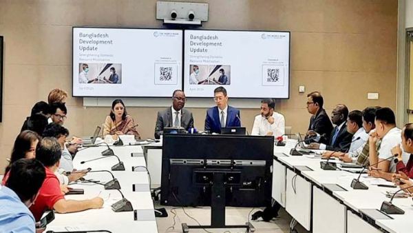 ব্যাংক একীভূতকরণে আরও সতর্ক থাকা দরকার : বিশ্বব্যাংক
