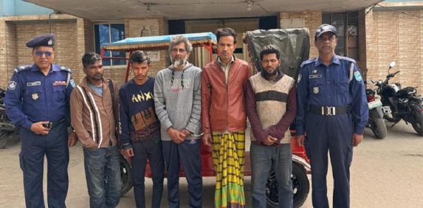 ভৈরবে ৪ ছিনতাইকারী গ্রেফতার, অটোরিক্সা উদ্ধার
