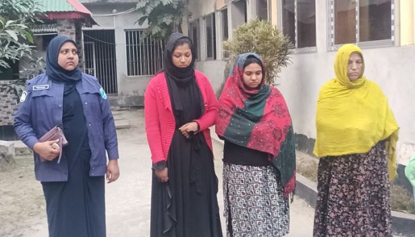 ভৈরবে ১৩৫ কেজি গাঁজা, ফেনসিডিল ও বিদেশী মদ উদ্ধার, আটক ৬