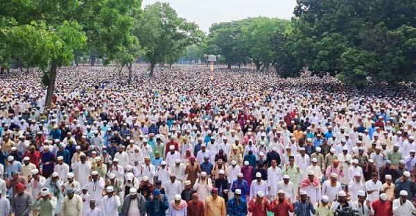 শোলাকিয়ায় দেশের সর্ববৃহৎ ঈদুল ফিতরের জামাত অনুষ্ঠিত